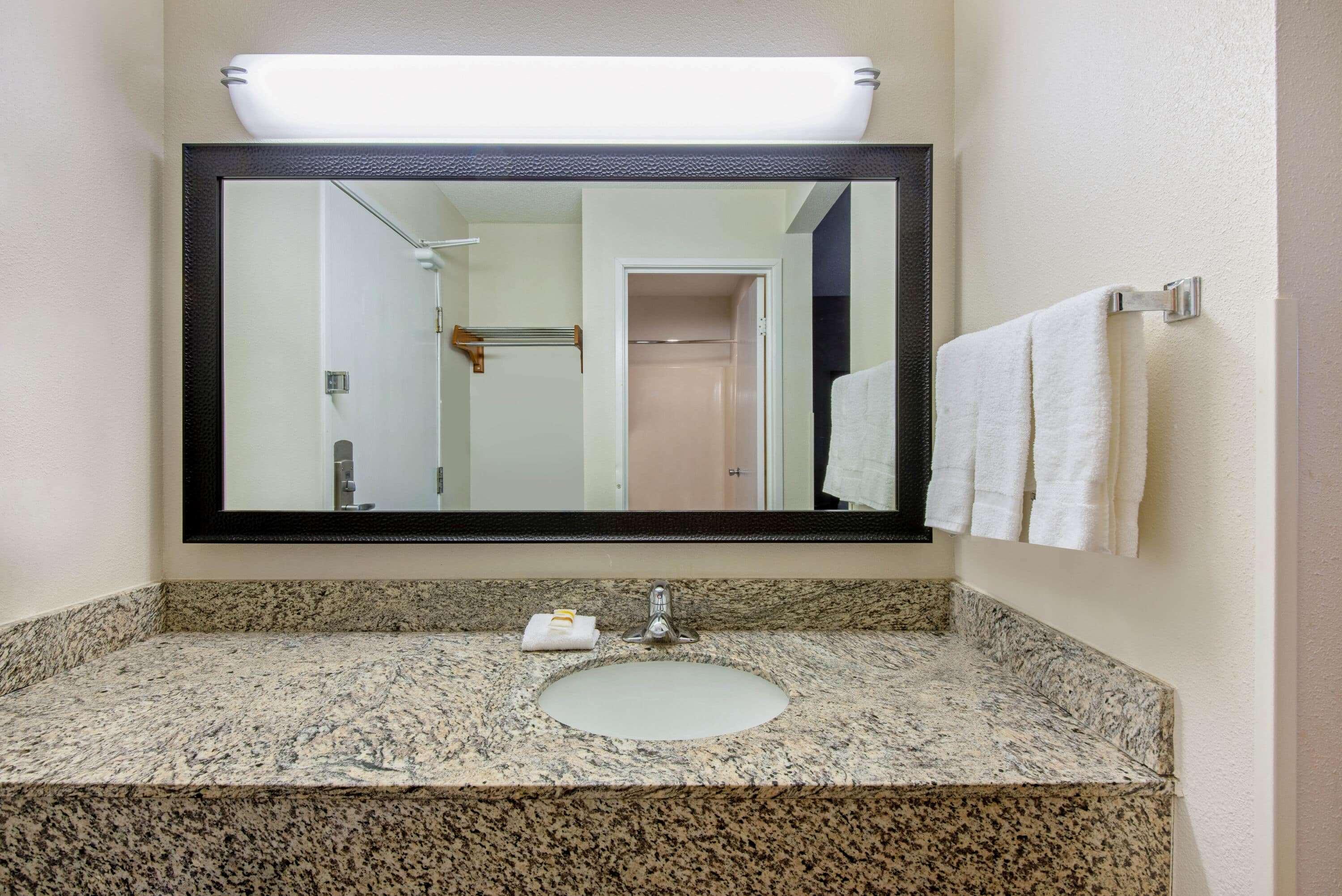 La Quinta By Wyndham Harrisburg Airport Hershey מראה חיצוני תמונה