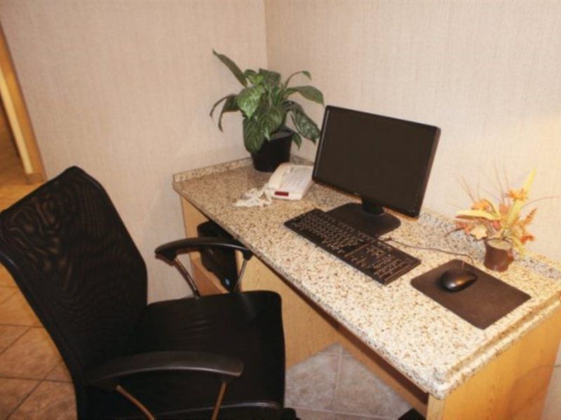La Quinta By Wyndham Harrisburg Airport Hershey מראה חיצוני תמונה