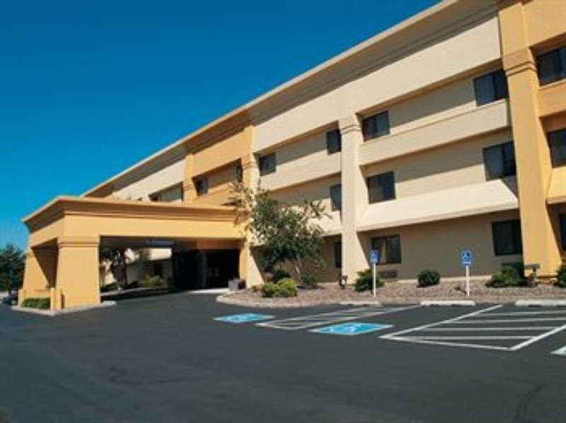 La Quinta By Wyndham Harrisburg Airport Hershey מראה חיצוני תמונה